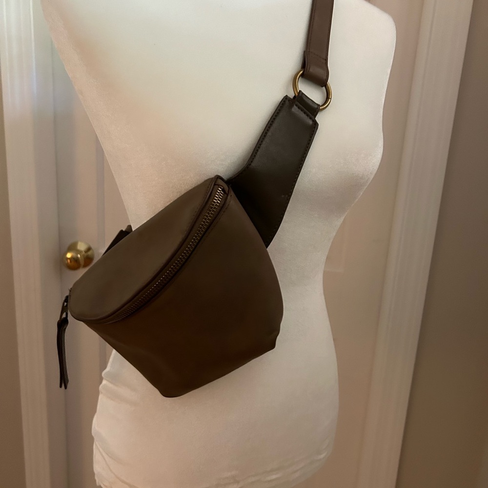 Waist Bag Faux Tan Leather. Universal Thread